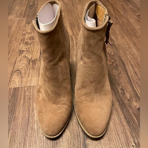 Target Universal thread | Tan booties - Picture 4 of 5